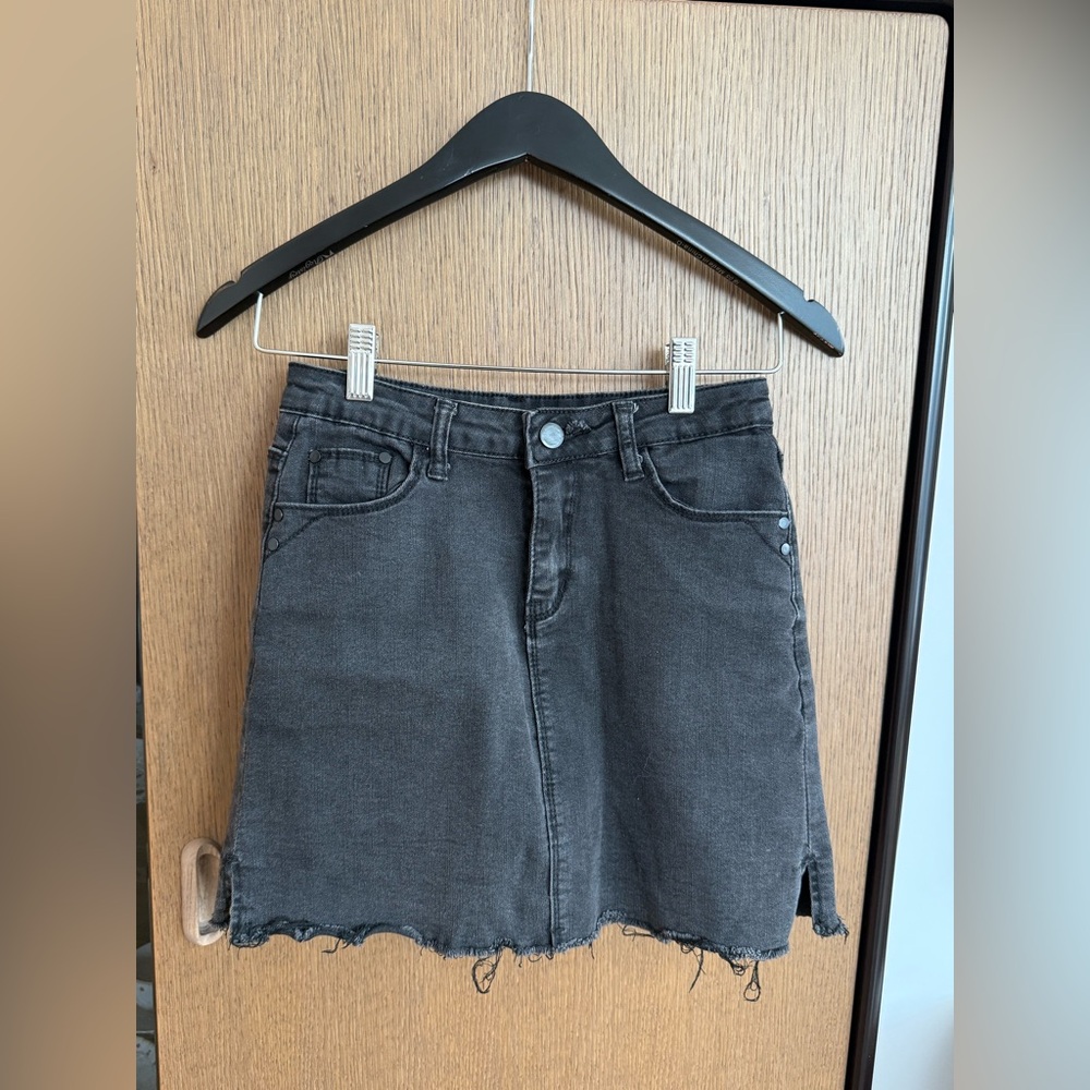 DARK GREY/BLACK DENIM SKIRT